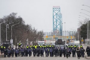 US-Canada Ambassador Bridge resumes after authorities clear protesters