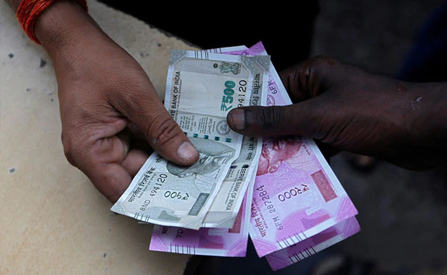 Rupee weakens To A New All-Time Low Of 77.69; Markets Eye RBI